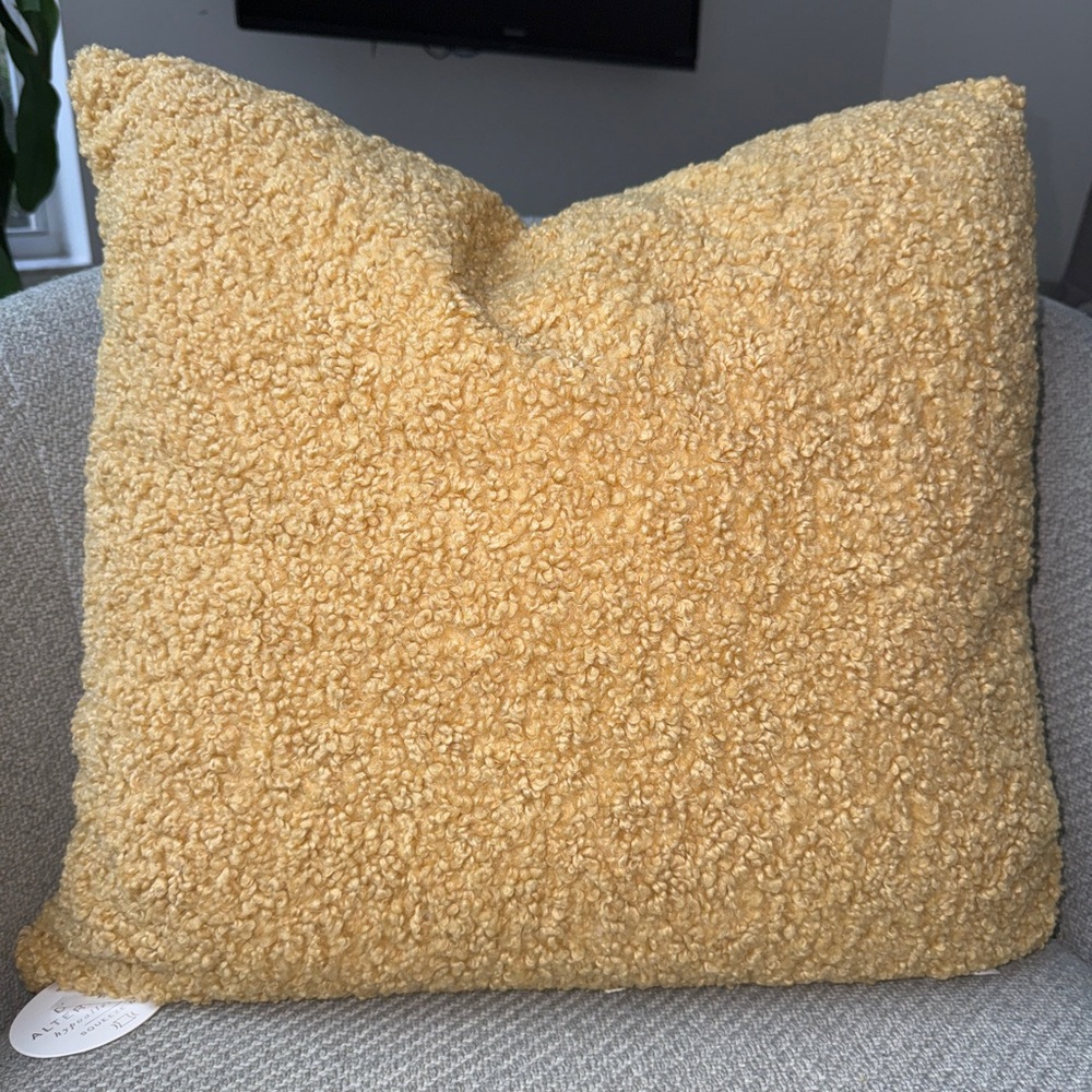 Celebrity Home Owen Boucle Sherpa 24x24  Mustard Brown Square Decorative Pillow